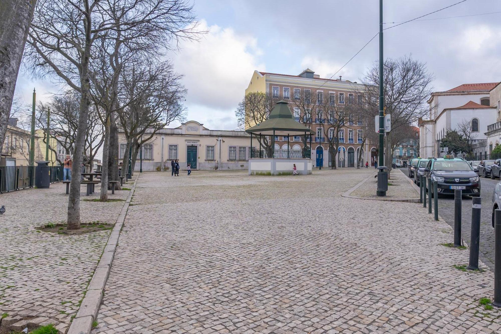 Superb Apartments Overlooking Graca In Lisbon Exterior photo