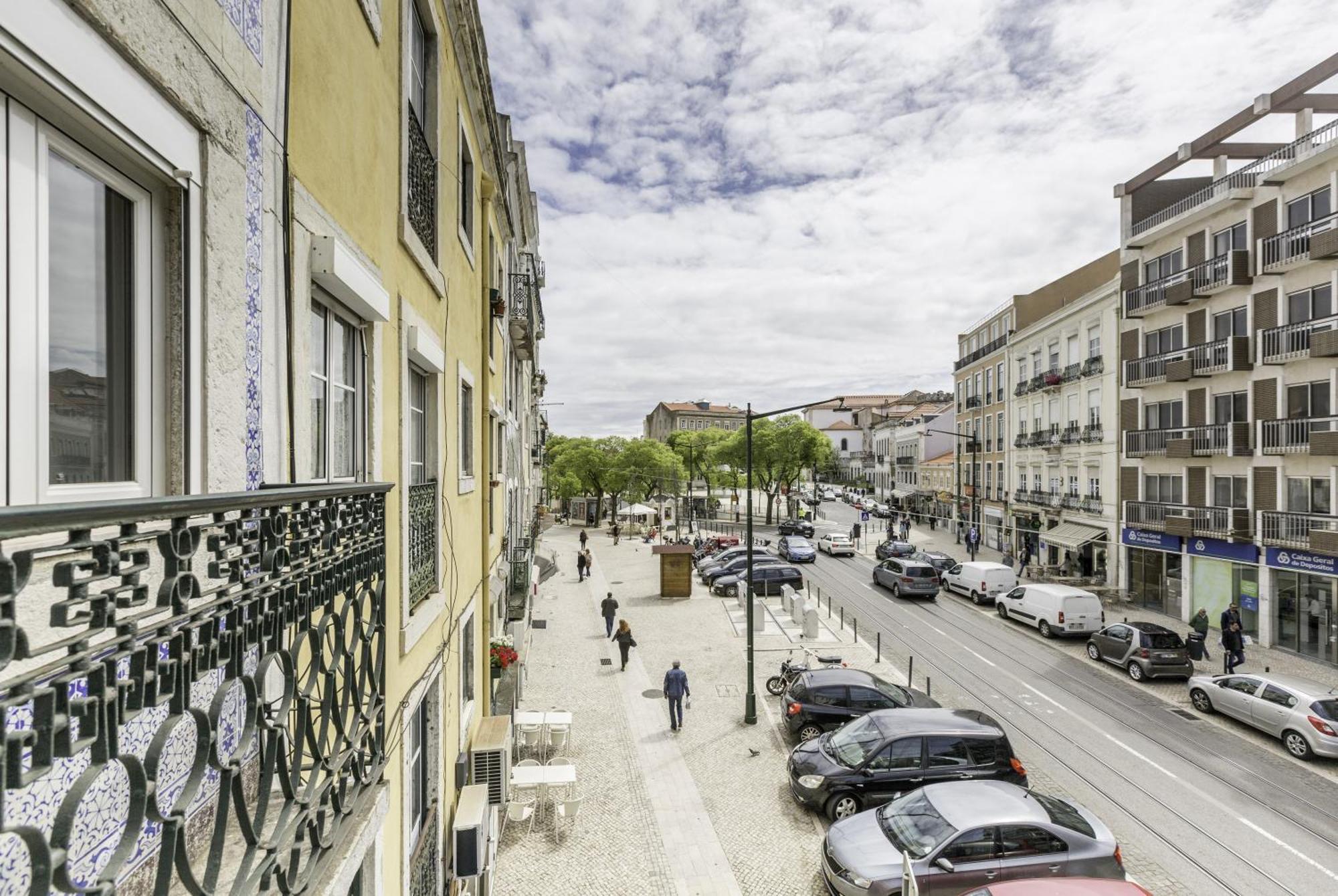 Superb Apartments Overlooking Graca In Lisbon Room photo