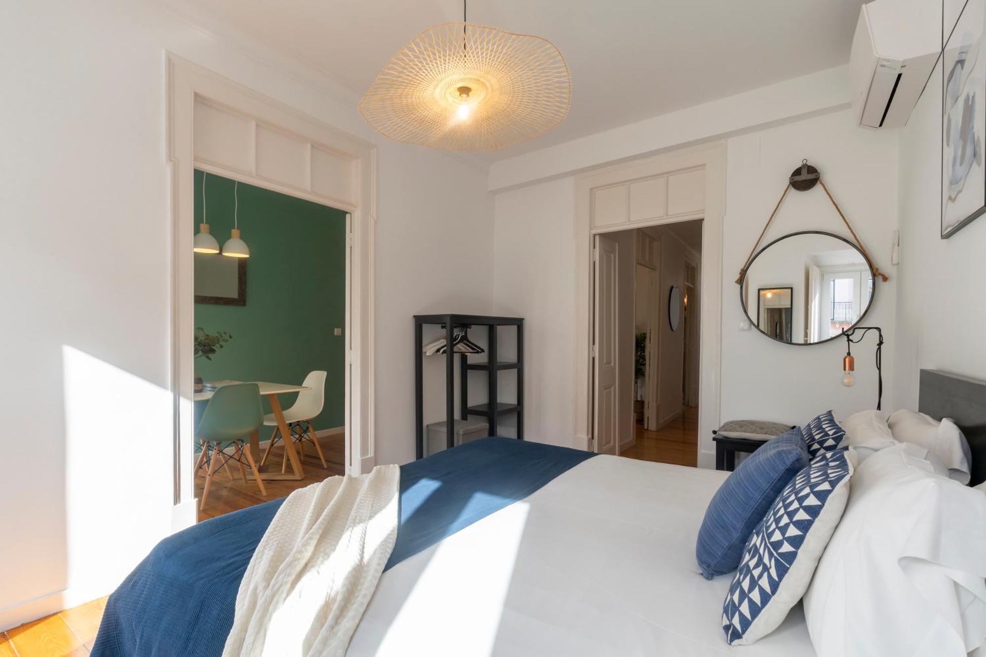 Superb Apartments Overlooking Graca In Lisbon Room photo