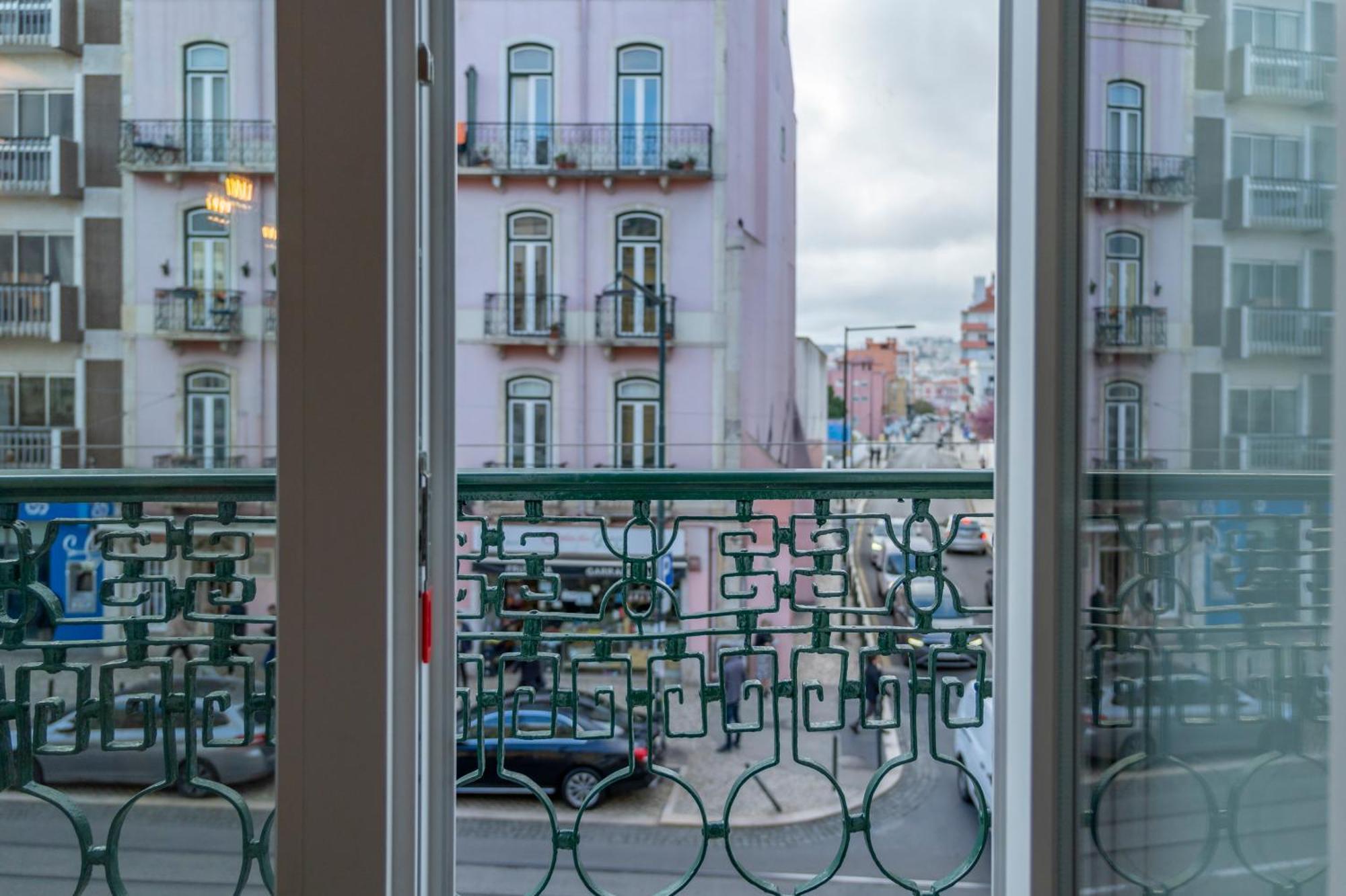 Superb Apartments Overlooking Graca In Lisbon Exterior photo