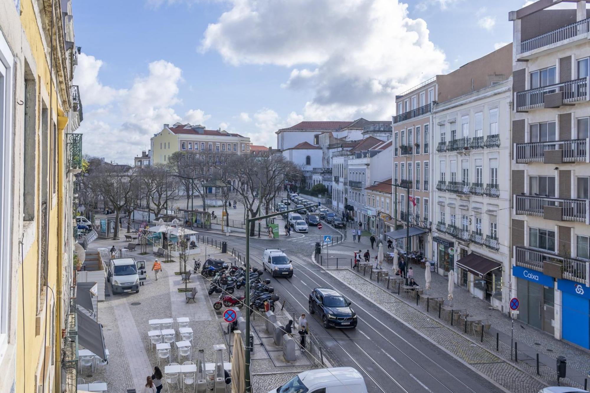 Superb Apartments Overlooking Graca In Lisbon Room photo